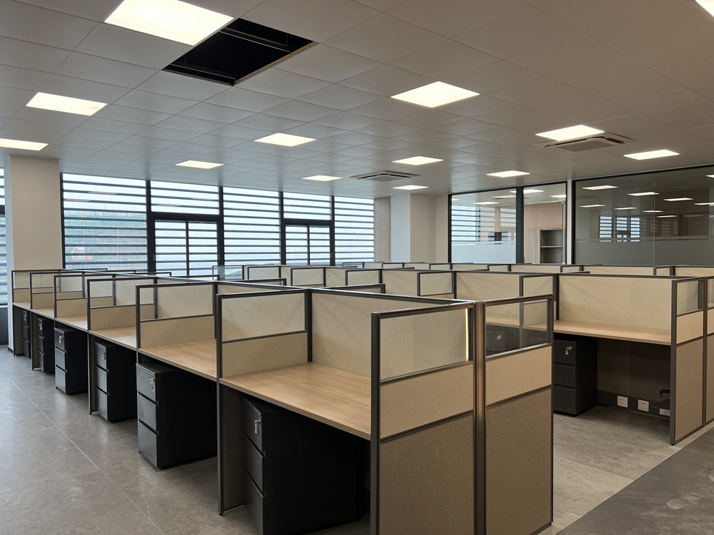 1721809407835315.jpg 職員辦公桌.jpg