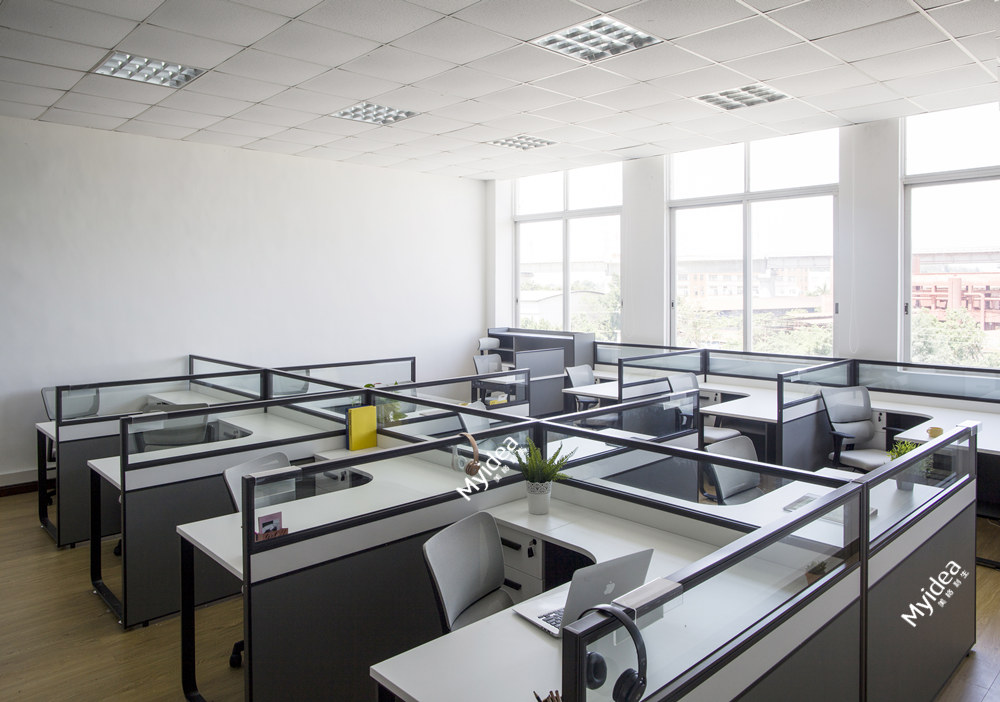 1722240966460934.jpg 職員辦公桌.jpg